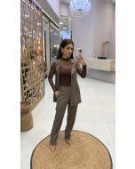 Isis Travagim | Conjunto Yara