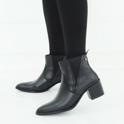 Bota Cano Curto Couro Recorte Elastico 6cm