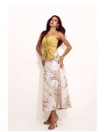 Lily Belle | Blusa em Alfaiataria Estruturada Dourado